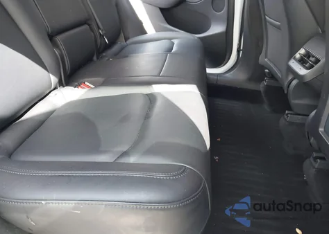 2021 Tesla Model Y Long Range Dual Motor All-Wheel Drive z USA, uszkodzony, nr VIN 5YJYGDEE2MF200315